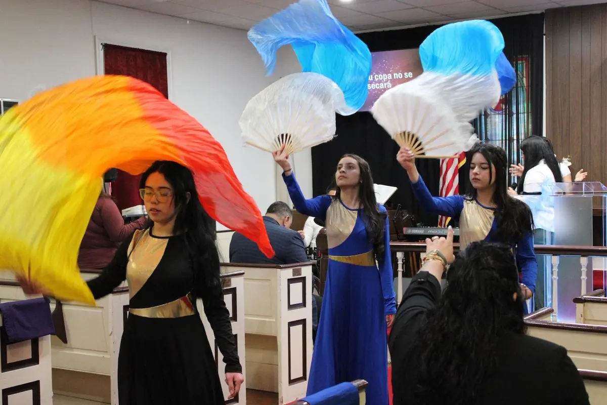 Celebración dominical con alabanza y palabra